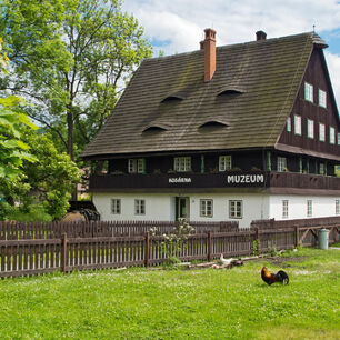 Uzavření kosárny v Karlovicích